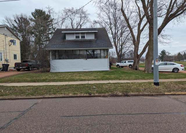 Property at 903 N Walnut Ave, Marshfield, WI 54449, 4 beds, 2 baths