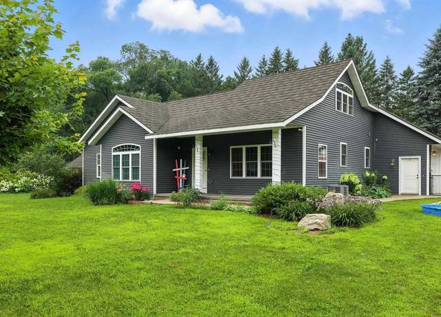 Property at 565 Ann Dr, Stevens Point, WI 54482, 5 beds, 4 baths