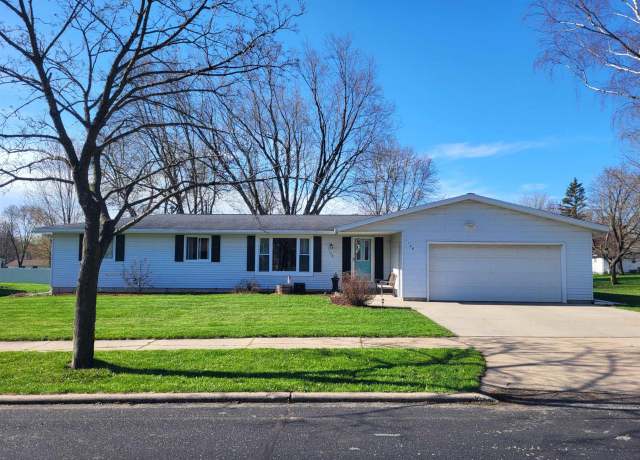 Property at 1108 Waushara Dr, Marshfield, WI 54449, 4 beds, 2.5 baths
