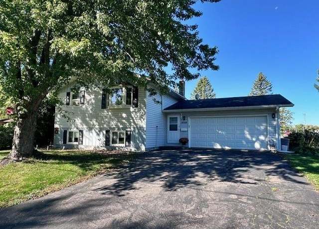 Property at 1604 S Apple Ave, Marshfield, WI 54449, 3 beds, 1.5 baths