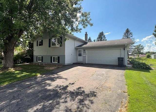 Property at 1604 S Apple Ave, Marshfield, WI 54449, 3 beds, 1.5 baths