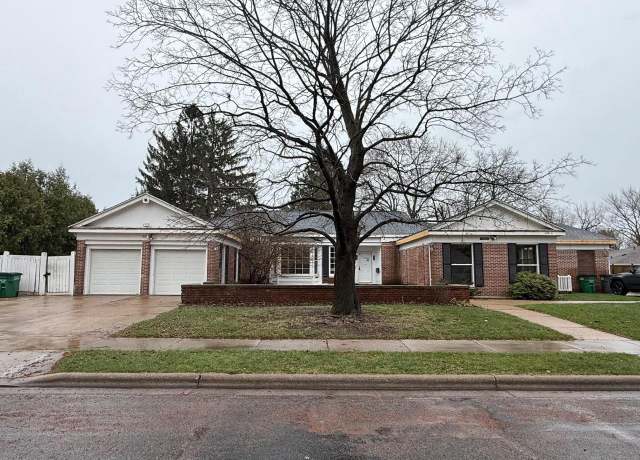 Property at 521 Elm St, Wisconsin Rapids, WI 54494, 8 beds, 4.5 baths
