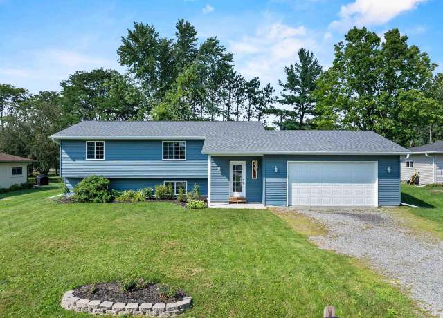 Property at 1209 E 15th St, Marshfield, WI 54449, 3 beds, 2 baths