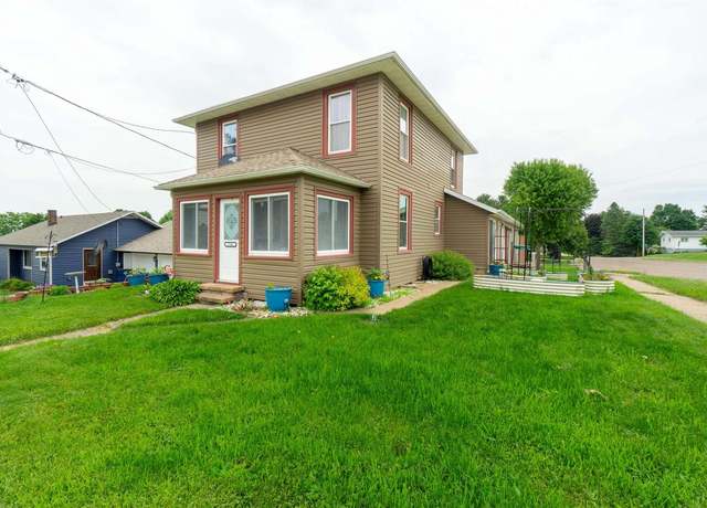 Property at 716 Washington St, Marathon, WI 54448, 3 beds, 2 baths