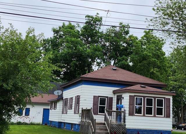 Property at 319 E Division St, Shawano, WI 54166, 3 beds, 1 bath