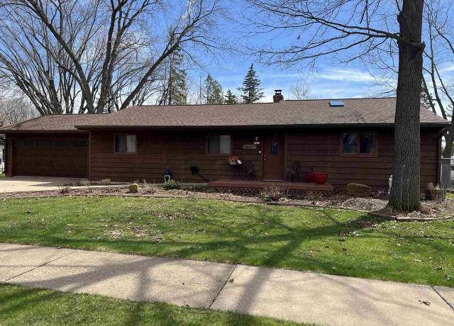Property at 1210 W 8th St, Marshfield, WI 54449, 3 beds, 2 baths
