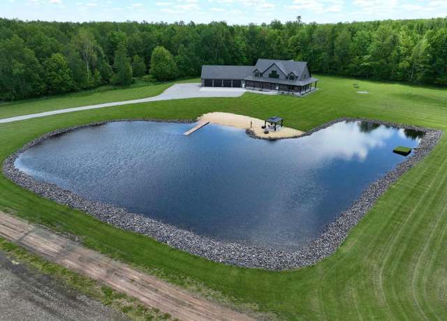 Property at 104141 Mann Rd, Marshfield, WI 54449, 4 beds, 5 baths