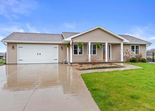 Property at 2270 Lensmire Ln, Waupaca, WI 54981, 3 beds, 2 baths