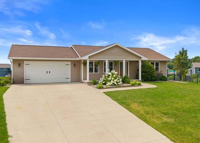 Property at 2270 Lensmire Ln, Waupaca, WI 54981, 3 beds, 2 baths