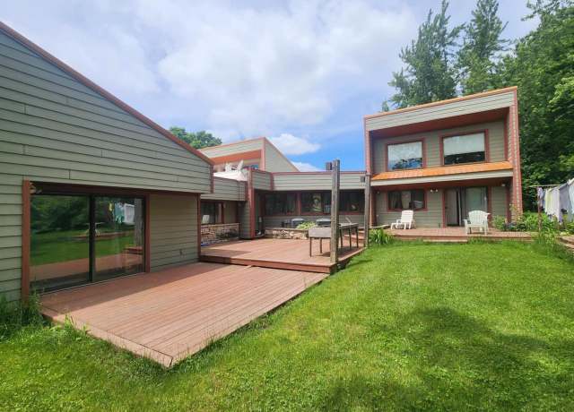 Property at 221 S Schmidt Ave, Marshfield, WI 54449, 3 beds, 2.5 baths