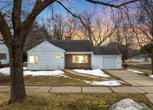 Property at 1112 W 6th St, Marshfield, WI 54449, 3 beds, 1.5 baths