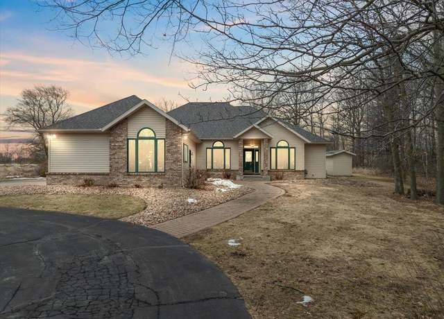 Property at 9897 River Edge Dr, Marshfield, WI 54449, 5 beds, 3.5 baths