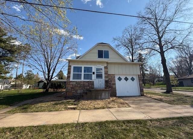 Property at 1015 Cedar St, Wausau, WI 54401, 4 beds, 1.5 baths