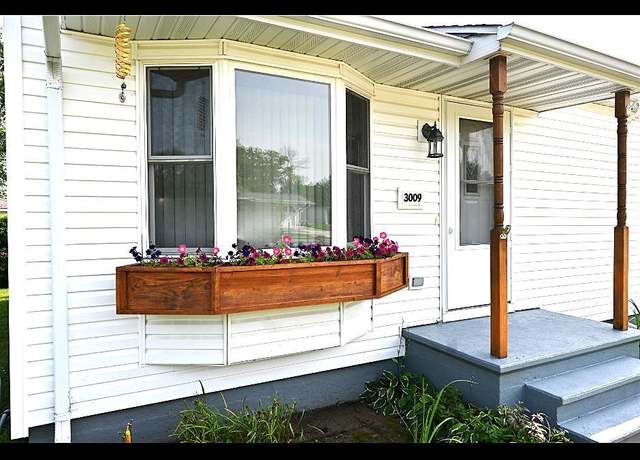 Property at 3009 Algoma St, Stevens Point, WI 54481, 2 beds, 1 bath