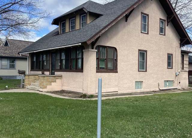 Property at 1040 N 1st St, Wisconsin Rapids, WI 54494, 4 beds, 2 baths