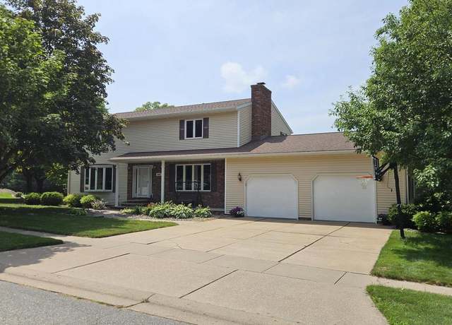 Property at 4002 Pine Tree Rd, Wausau, WI 54403, 4 beds, 3.5 baths