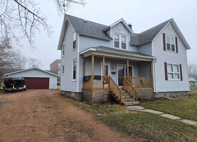 Property at 1005 S Maple Ave, Marshfield, WI 54449, 3 beds, 2 baths