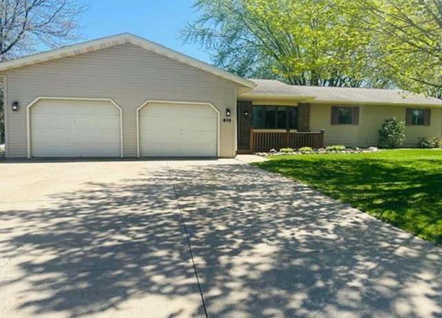 Property at 913 N Columbus Ave, Marshfield, WI 54449, 5 beds, 3 baths