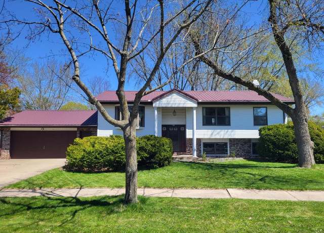 Property at 411 N Adams Ave, Marshfield, WI 54449, 3 beds, 2.5 baths
