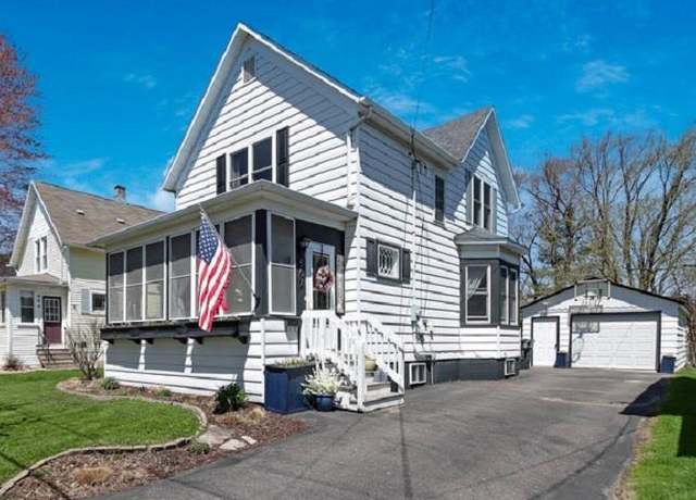 Property at 507 W 5th St, Marshfield, WI 54449, 3 beds, 1.5 baths