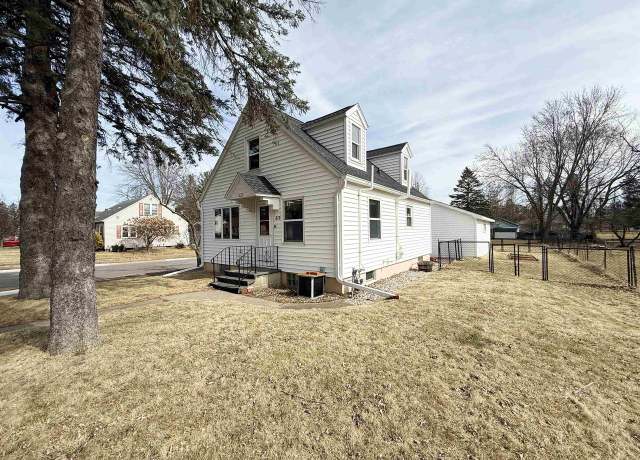 Property at 613 N Cedar Ave, Marshfield, WI 54449, 3 beds, 2 baths