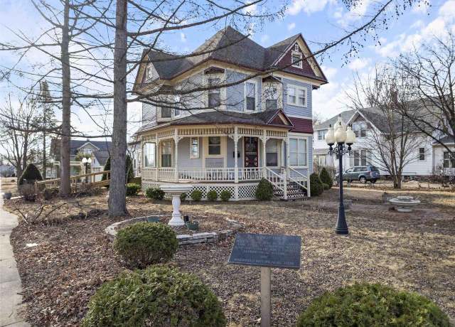 Property at 201 S Vine Ave, Marshfield, WI 54449, 5 beds, 2.5 baths