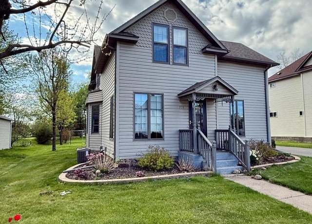 Property at 211 S 4th St, Abbotsford, WI 54405, 4 beds, 1.5 baths