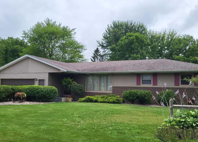 Property at 1701 N Palmetto Ave, Marshfield, WI 54449, 3 beds, 2 baths