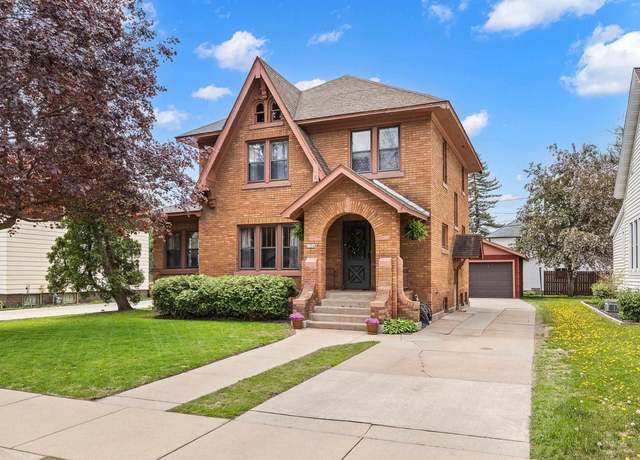 Property at 1734 Plover St, Stevens Point, WI 54481, 4 beds, 1.5 baths