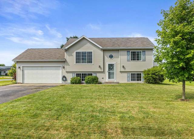 Property at 3080 Forest Dr, Plover, WI 54467, 3 beds, 2 baths