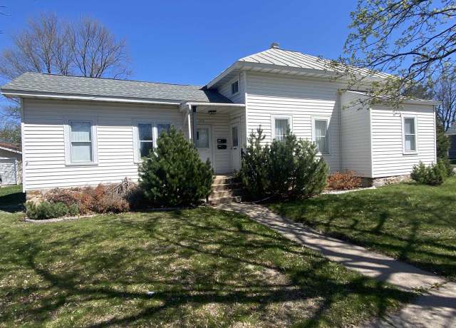 Property at 1026 Fourth Ave, Stevens Point, WI 54481, 3 beds, 2 baths
