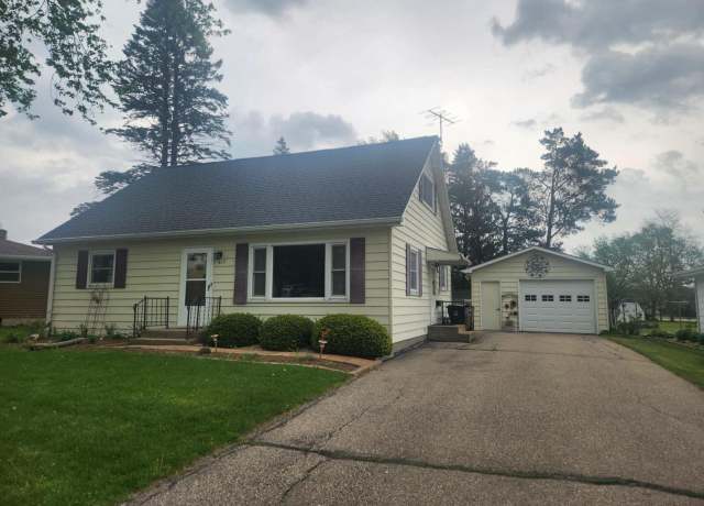 Property at 417 Wildwood Ct, Marshfield, WI 54449, 4 beds, 1.5 baths
