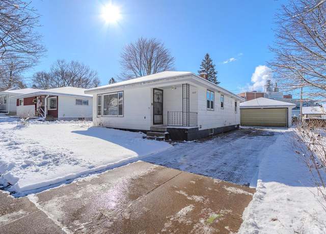 Property at 1019 Monroe St, Wausau, WI 54403, 2 beds, 2 baths