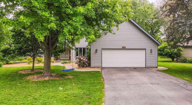 Photo of 1341 Fieldstone Ct, Neenah, WI 54956