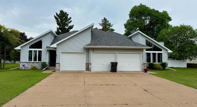 Photo of 211-213 W Parker St, Weyauwega, WI 54983