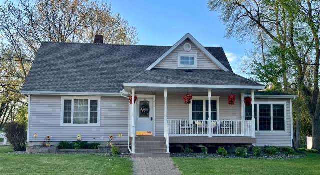 Photo of 206 E Blackhawk Ave, Stetsonville, WI 54480