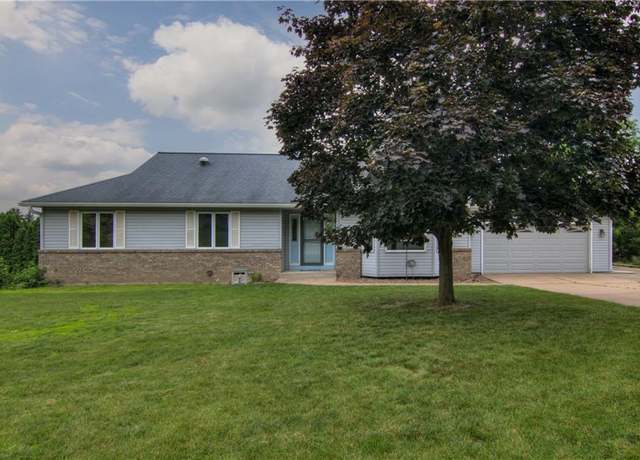 Property at 1634 Nicholas Dr, Eau Claire, WI 54703, 4 beds, 3 baths