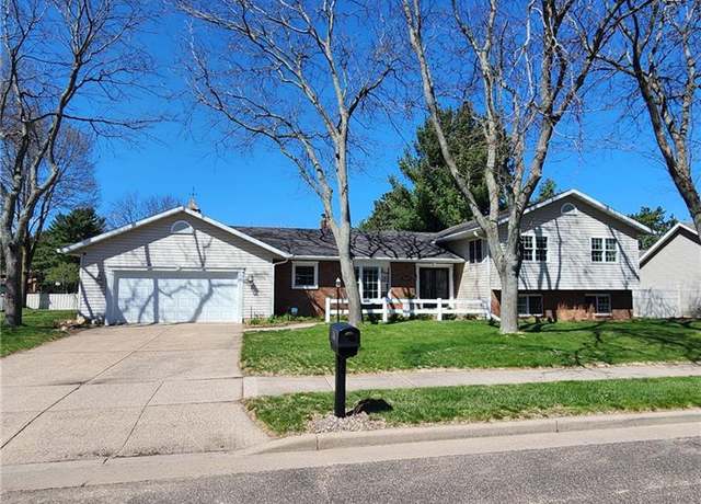 Property at 1204 Timber Rd, Eau Claire, WI 54701, 4 beds, 3 baths