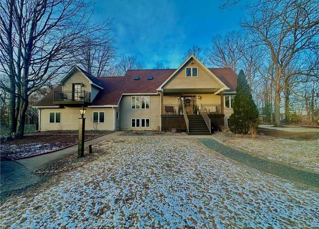 Property at 29206 E River Rd, Stanley, WI 54768, 4 beds, 3.5 baths