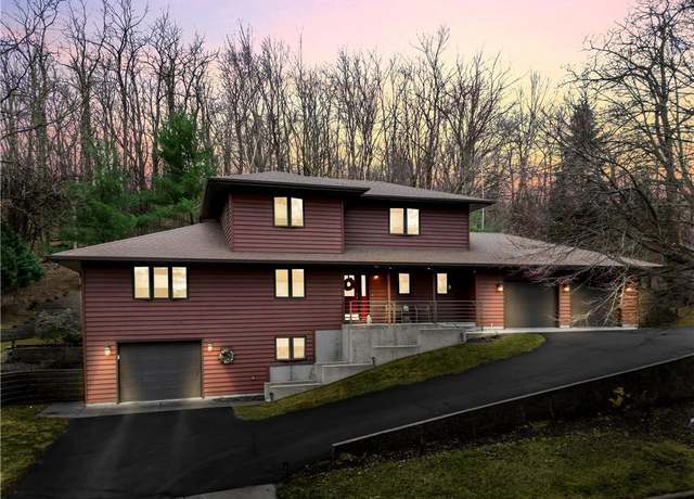 Property at 2207 Walnut Ridge Dr, Eau Claire, WI 54701, 4 beds, 3 baths