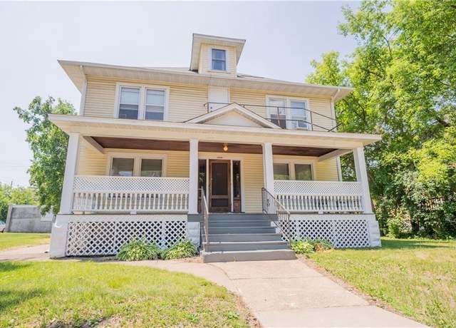 Property at 1010 S Farwell St, Eau Claire, WI 54701, 9 beds, 2 baths