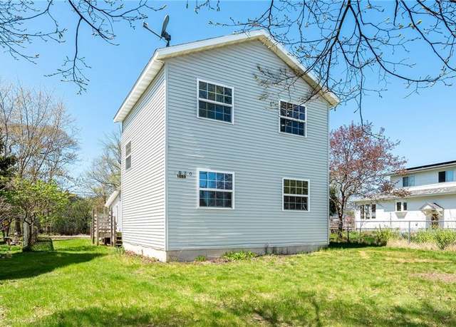 Property at 1020 Chauncey St, Eau Claire, WI 54701, 3 beds, 1 bath