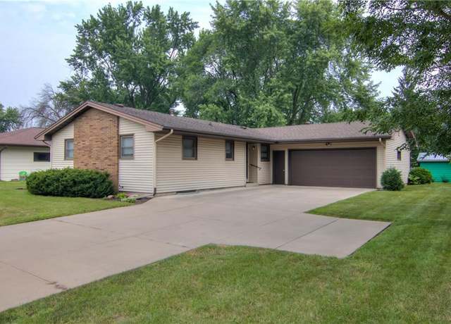 Property at 202 E Hamilton Ave, Eau Claire, WI 54701, 3 beds, 2 baths