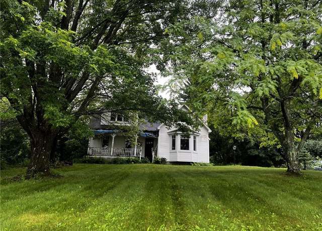 Property at 1527 Deerfield Rd, Eau Claire, WI 54703, 3 beds, 1.5 baths