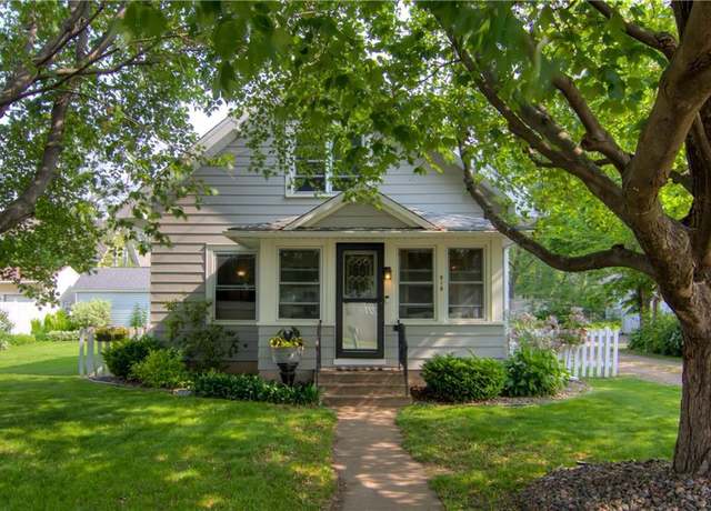 Property at 818 Maple St, Eau Claire, WI 54703, 2 beds, 1.5 baths