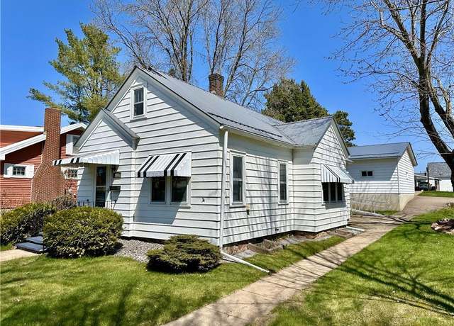 Property at 914 Oak St, Bloomer, WI 54724, 3 beds, 1.5 baths
