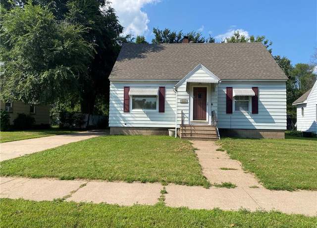 Property at 316 Long St, Eau Claire, WI 54703, 3 beds, 2 baths