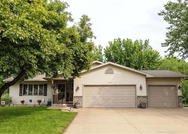 Property at 1929 Seclusion Dr, Eau Claire, WI 54703, 3 beds, 2.5 baths