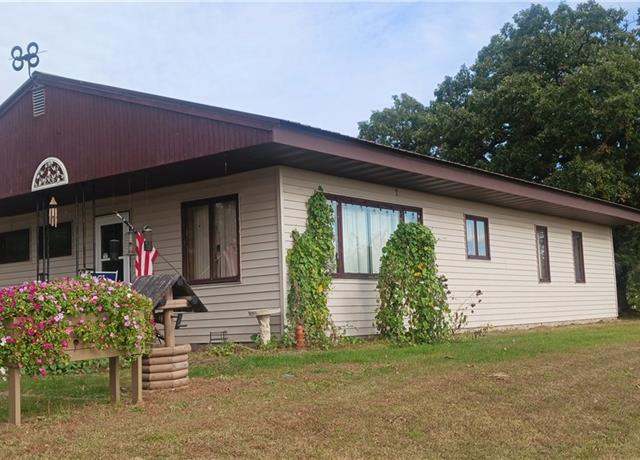 Property at S1131 Knabe Rd, Nelson, WI 54756, 3 beds, 1.5 baths
