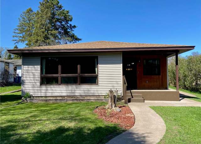 Property at 318 Spruce St, Spooner, WI 54801, 3 beds, 1.5 baths